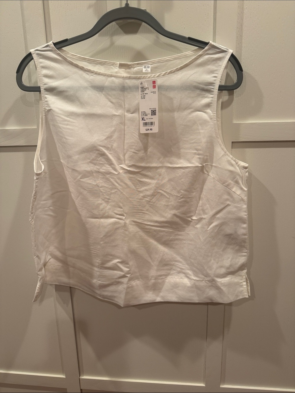 Uniqlo White Boatneck Sleeveless Tank Top